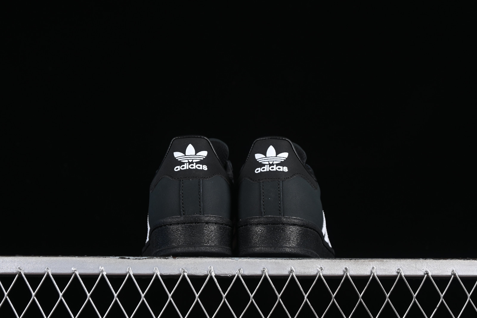Adidas superstar chrome 2025