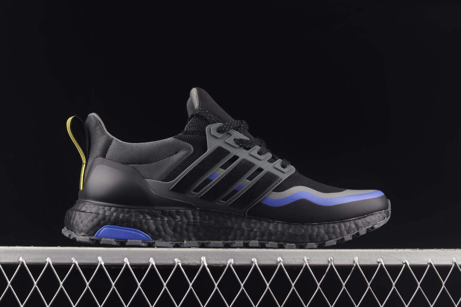 Adidas Ultra Boost Adidas Ultraboost ATR Core Black Yellow Court