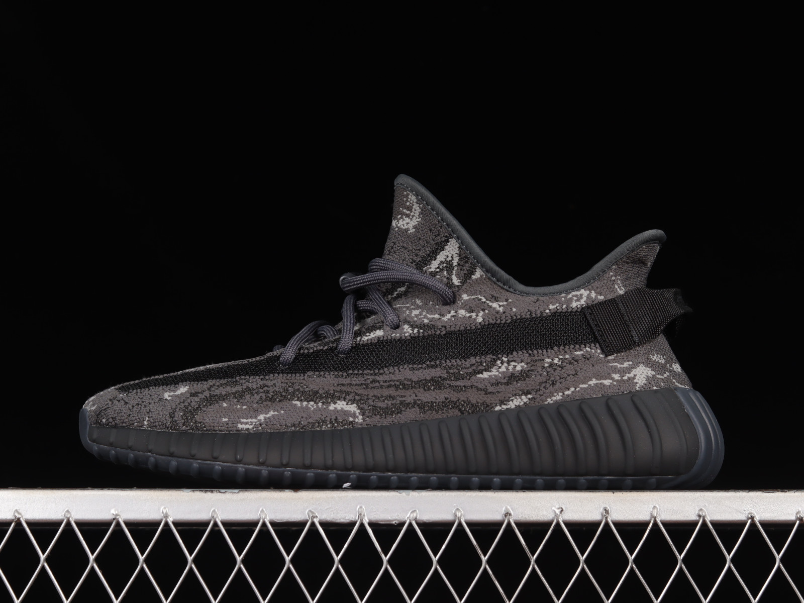 crab Perception fringe Adidas Yeezy Boost 350 V2 Dark Salt ID4811 - StclaircomoShops - adidas  Sportswear Badge Of Sport Adjustable Korte Mouwen T-Shirt
