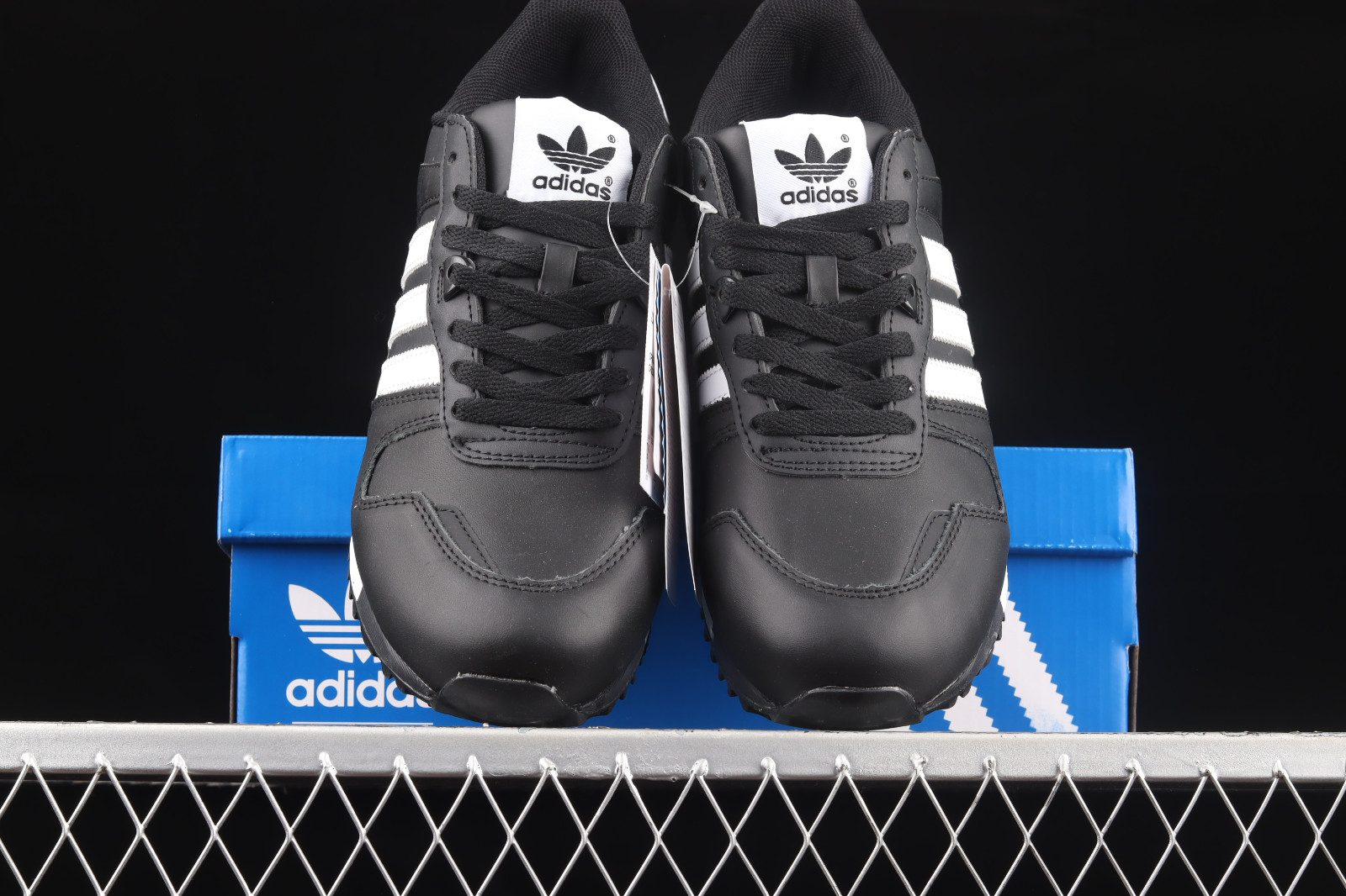 Prima Abundantemente bordado Sepsale - Adidas Original ZX 700 Core Black Cloud White Shoes G63499 -  Malone Souliers Sneakers Deon Bianco
