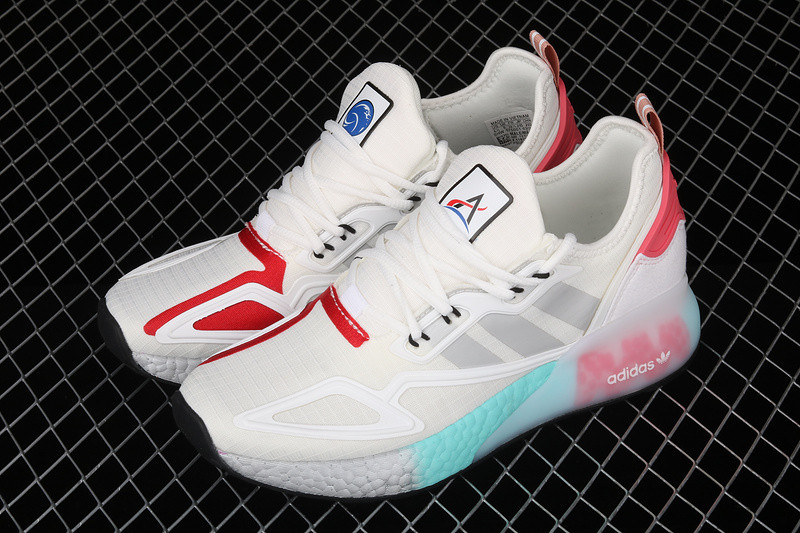 adidas Svart sweatshirt med fyrkantig logga - Adidas ZX 2K Boost Cloud  White Silver Metallic Hazy Rose FX7054 - StclaircomoShops
