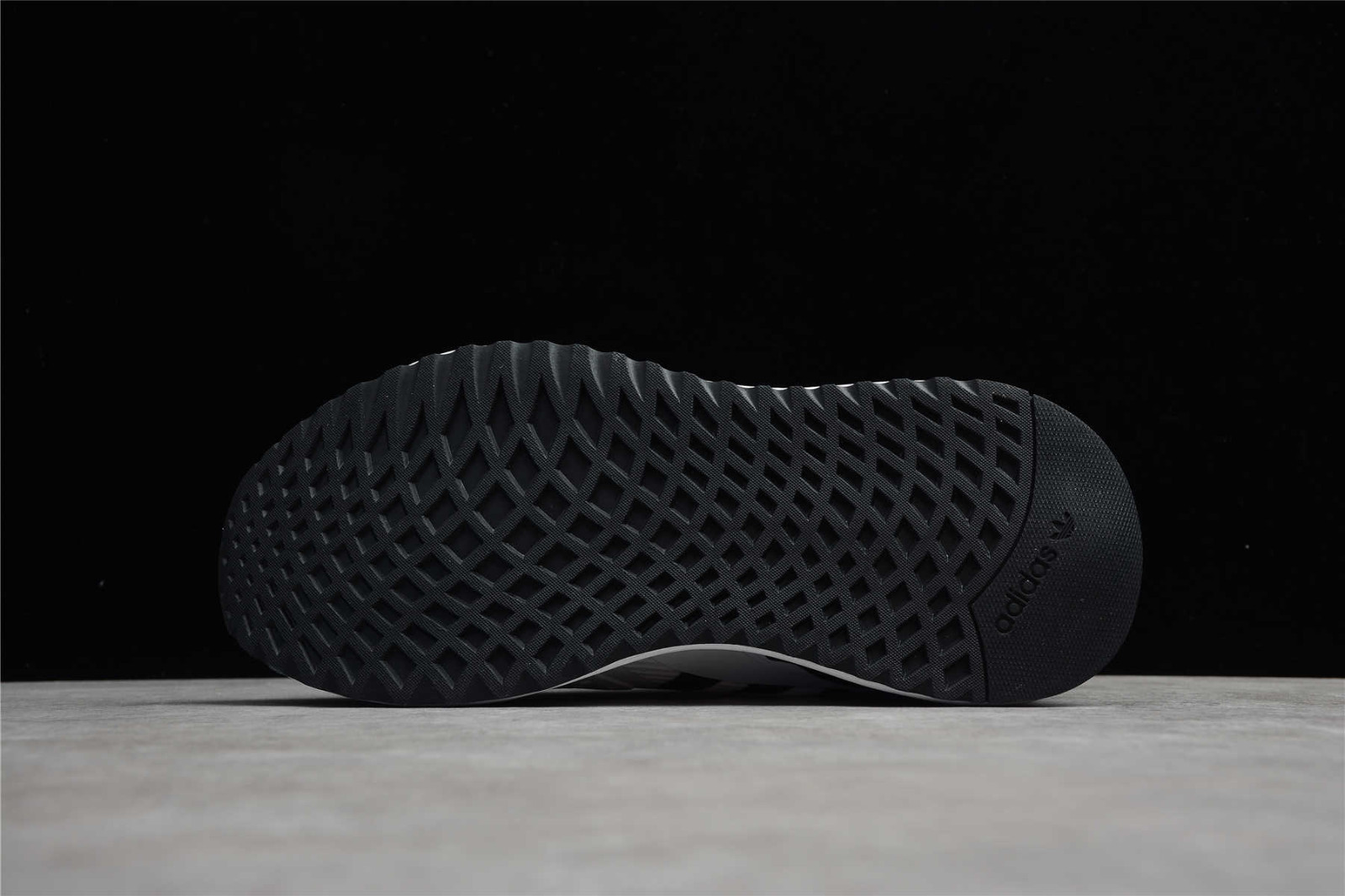 Adidas hotsell yeezy falcon