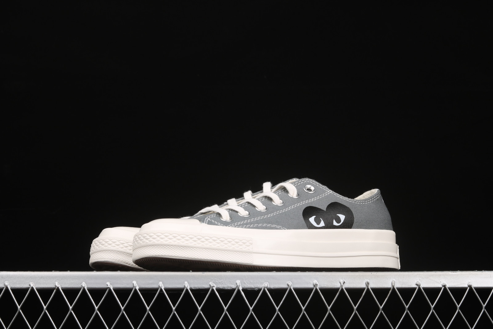 Sepatu comme des garcons online