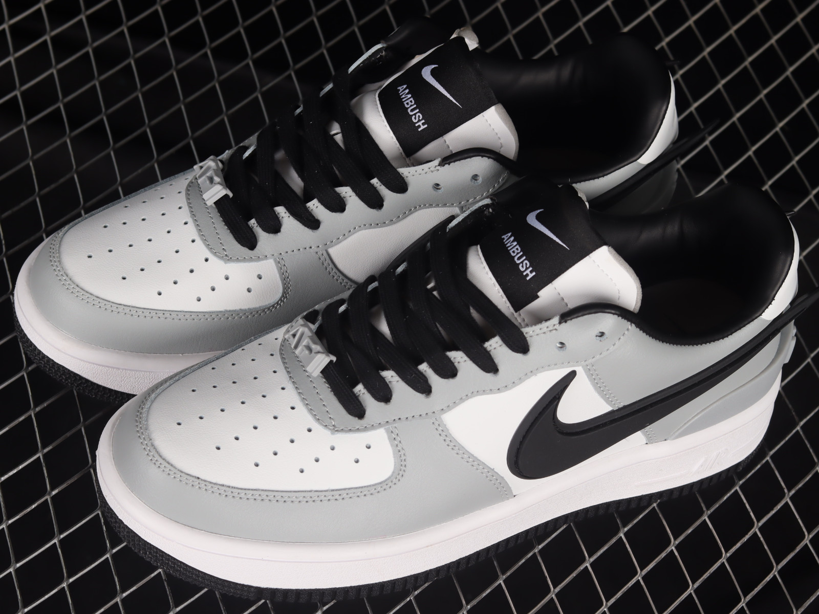 Nike air force 1 sort hvid 2025