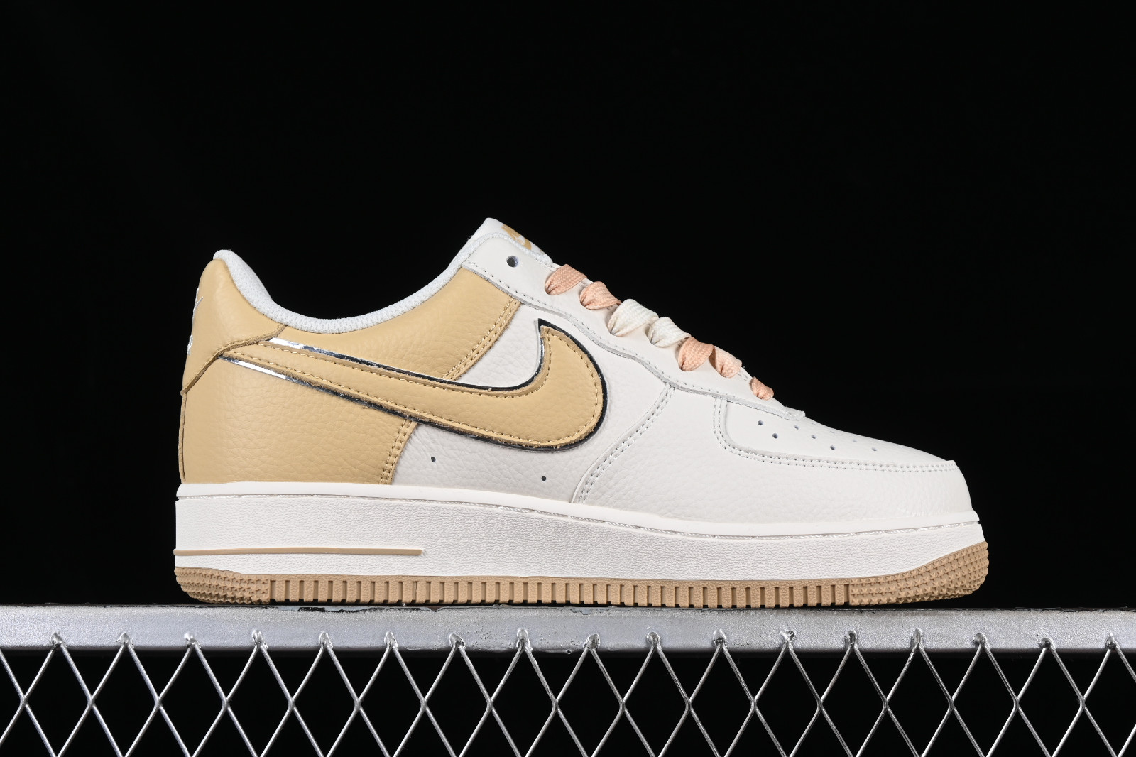 Air Force 1 Low dame nike air zoom structure 21 gra hot punch hvid Fat Joe x Nike Air Force 1 07 Low Off White Gold lO5636 GaleriahitShops 111