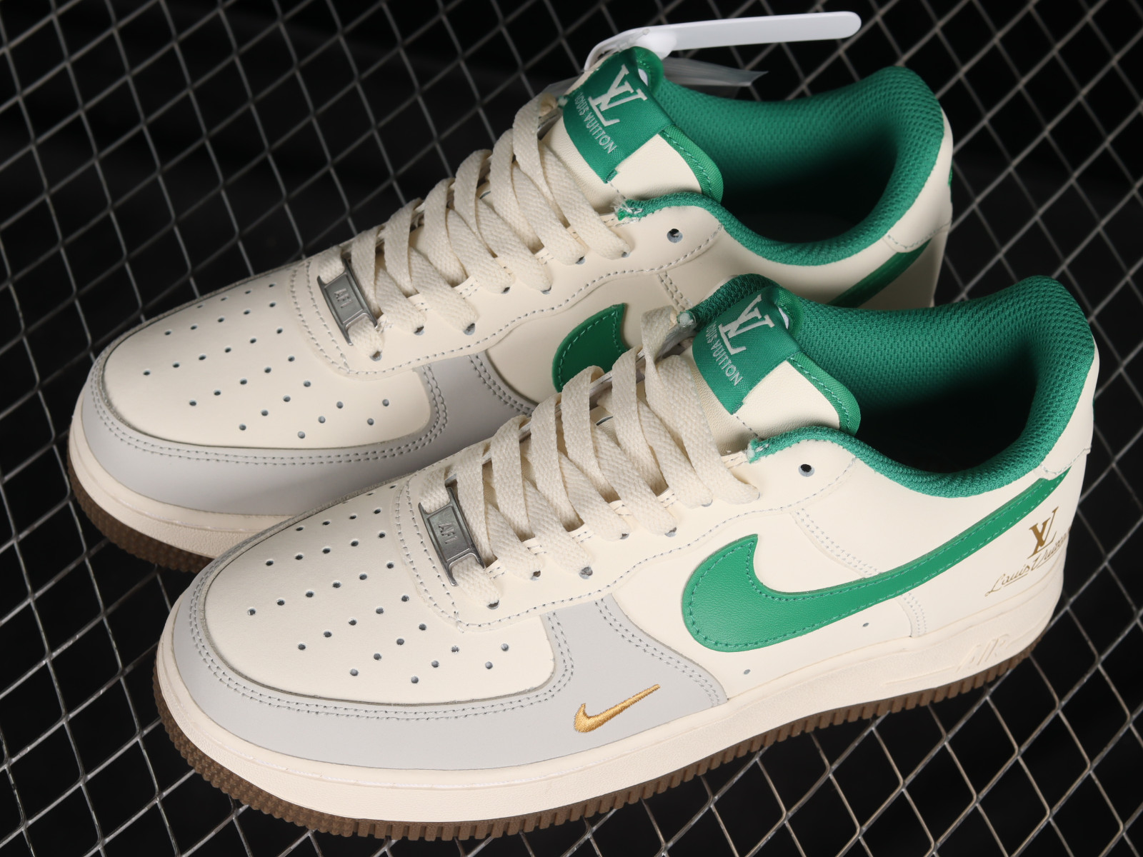 Cream and gold nike outlet