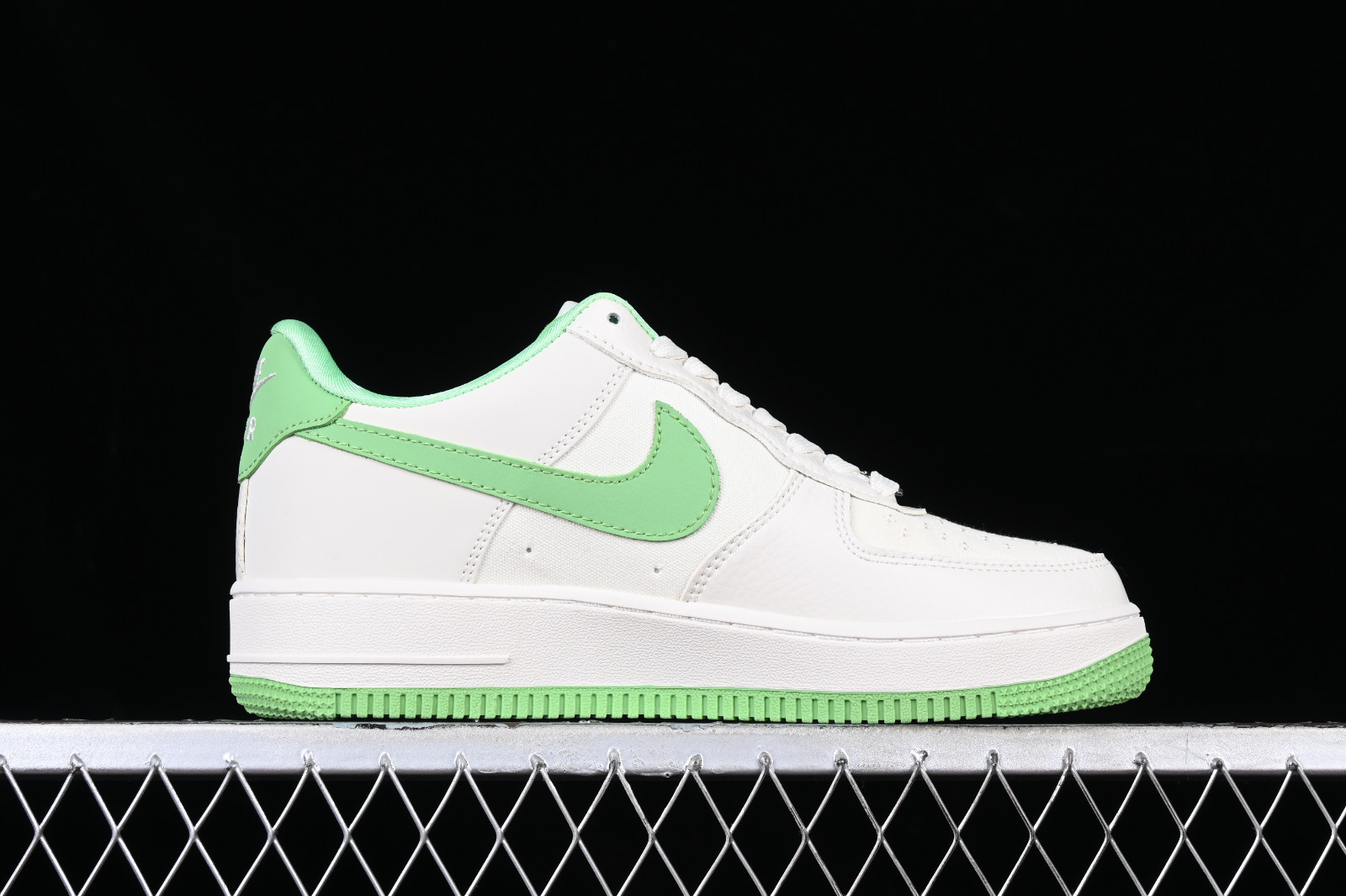 Nike air force green tick deals