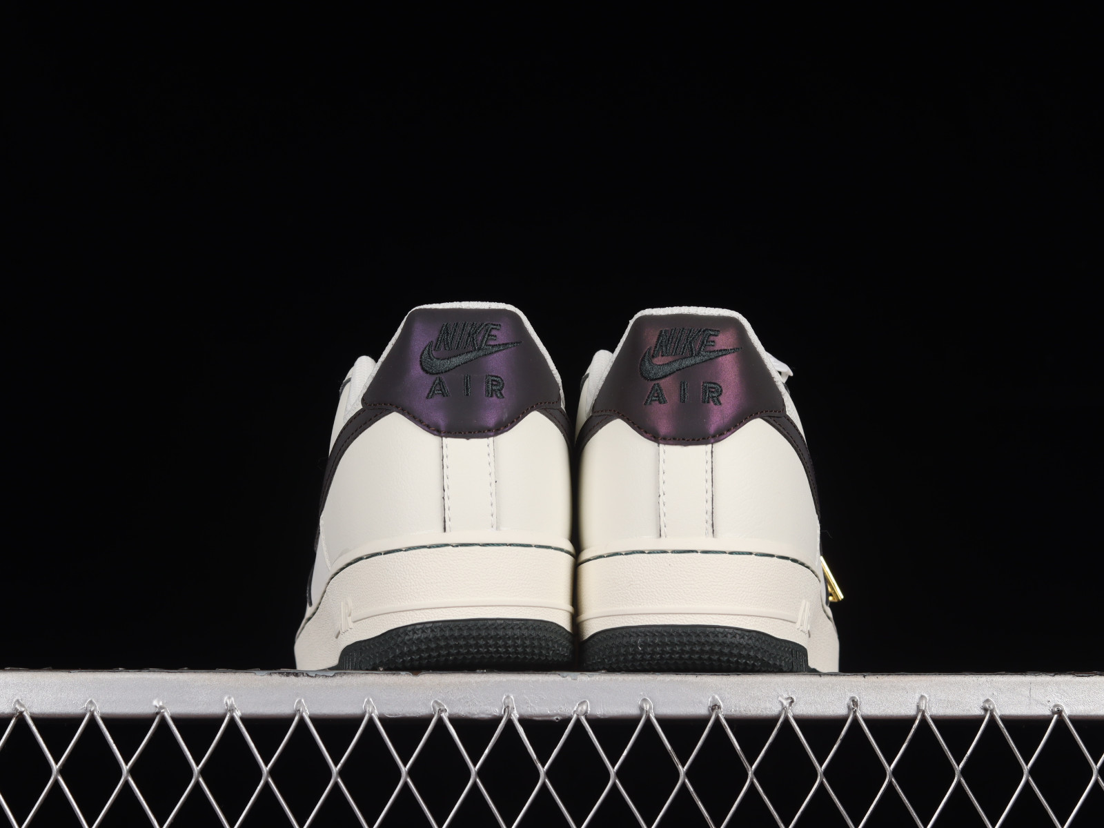 Nike women Air Force 1 07 Low Colorful black Metallic Gold FB1839