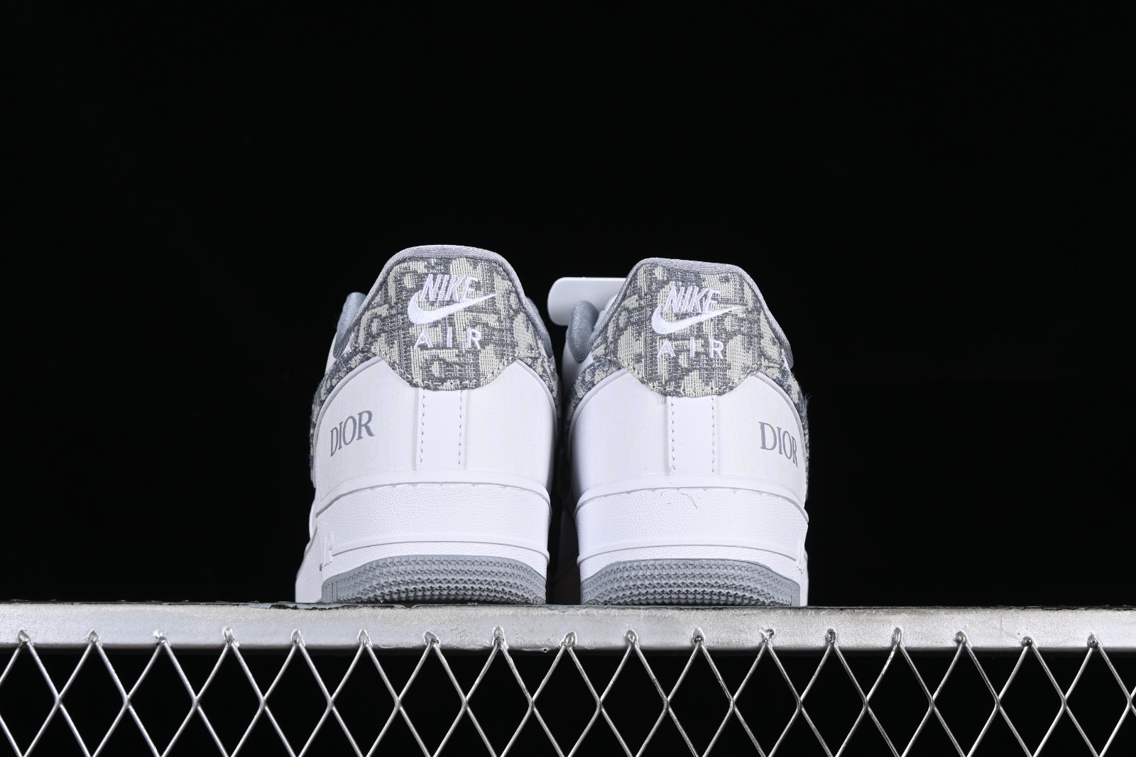 Air force 1 deals low clearance