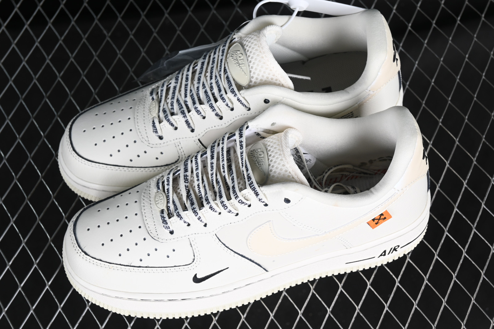 Air force on sale 1s with writing