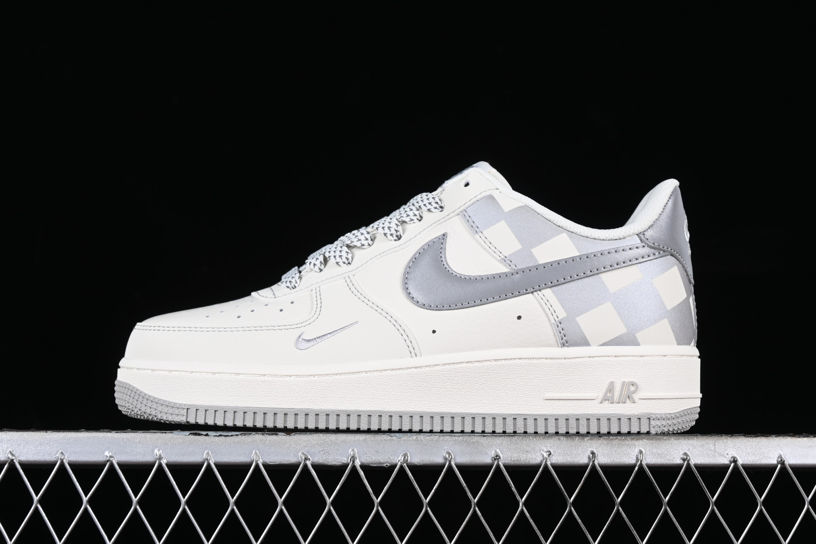 靴 NIKE AIR FORCE 1 LOW WHITE Grey Silver Nike Air Force 1 SP Athletic Lace Up Shoe Womens Size 14.5