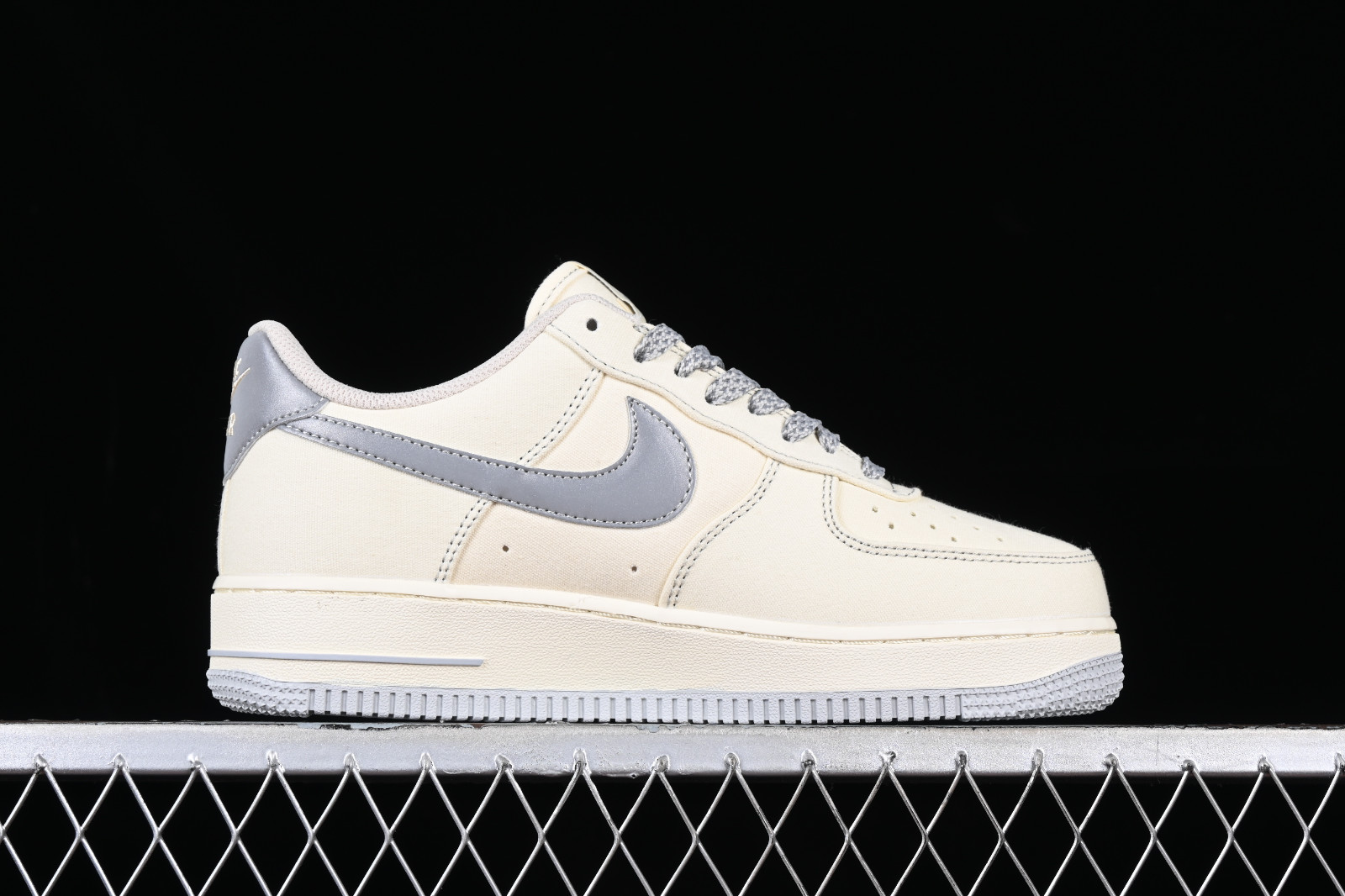 Nike air nevist 6 foot locker hot sale