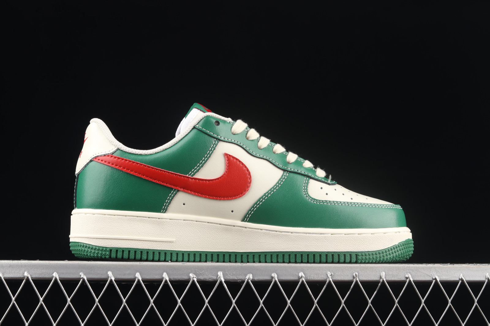 Nike air deals force solar red