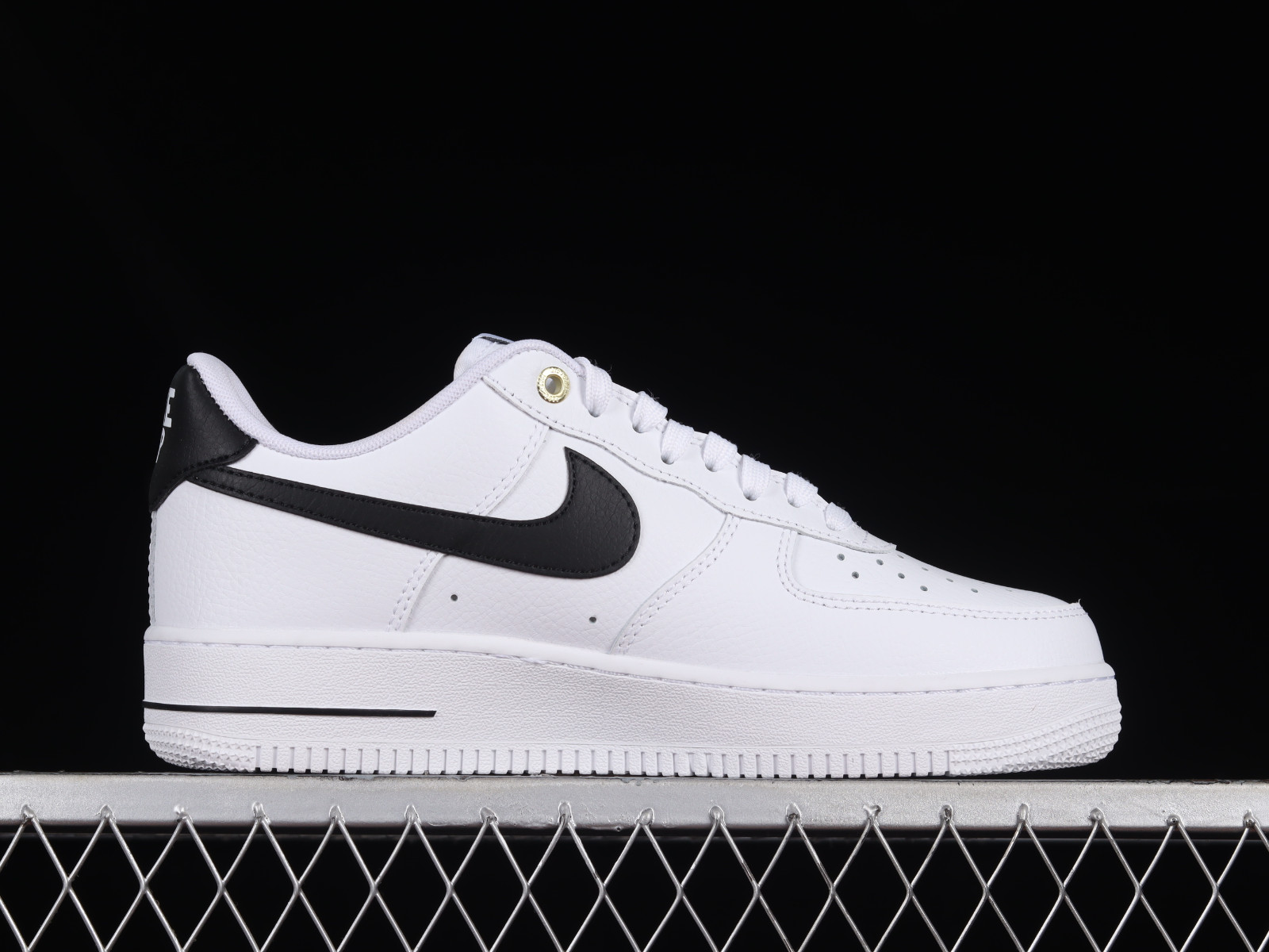 Black Metallic Gold DQ7658 - nike zoom 