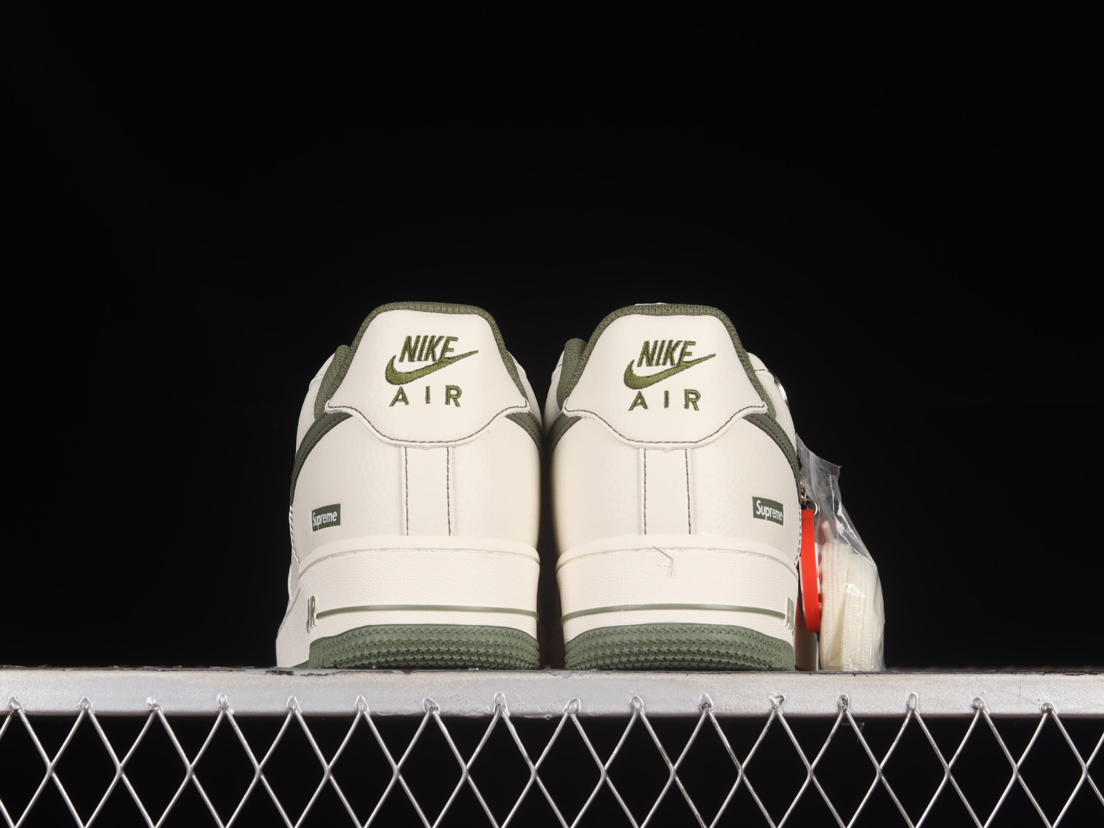 009 - Supreme x Nike Air Force 1 07 Low Beige Army Green SU0220