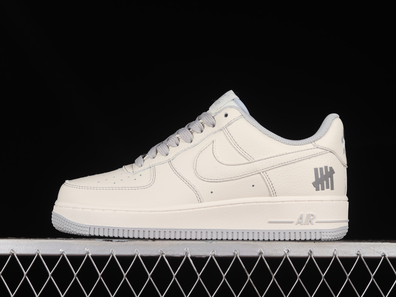 Nike sales silver beige