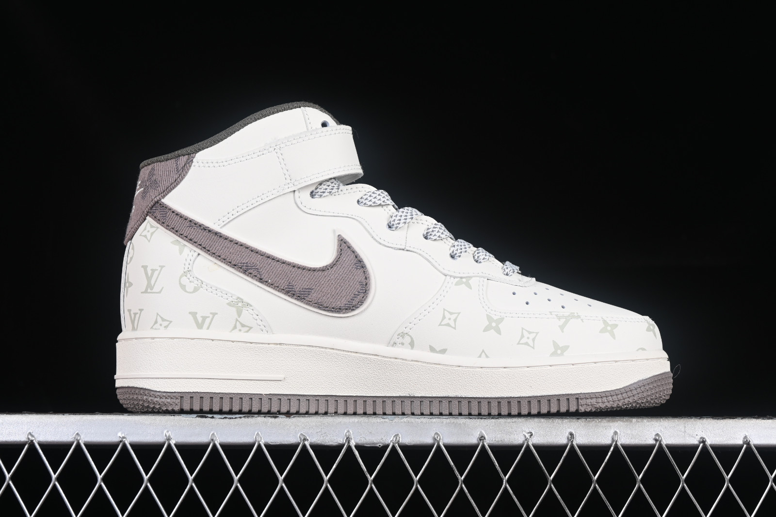 air jordan xi white carolina blue Nike hotels Air Force 1 07 Mid