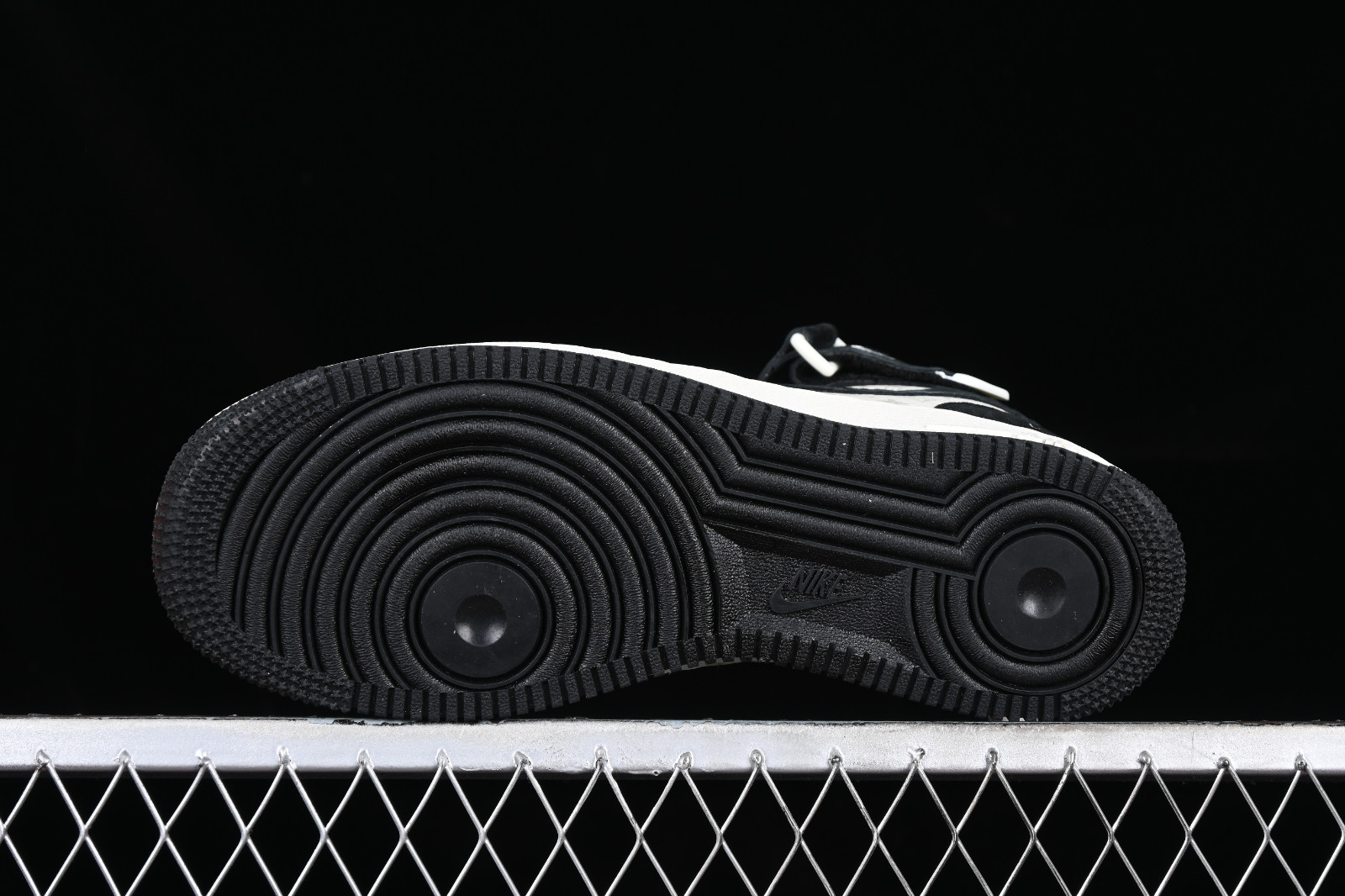 Air force 1 top svart mocka
