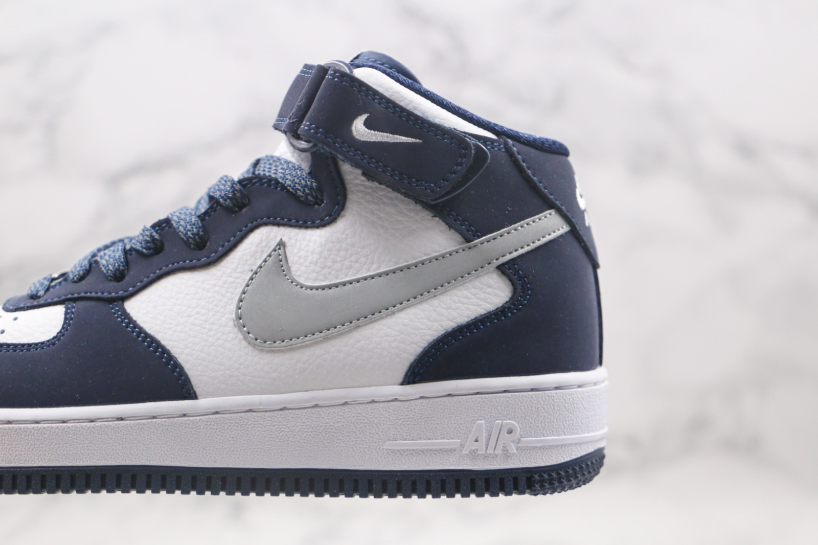 Nike this Air Force 1 07 Mid Navy White 
