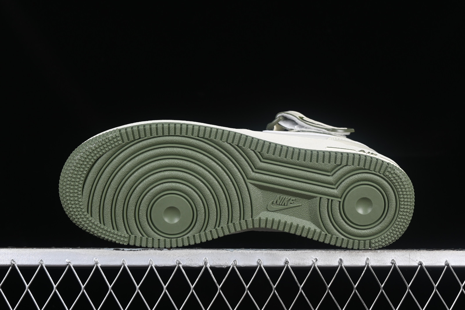 Nike air force 1 07 mid grün store