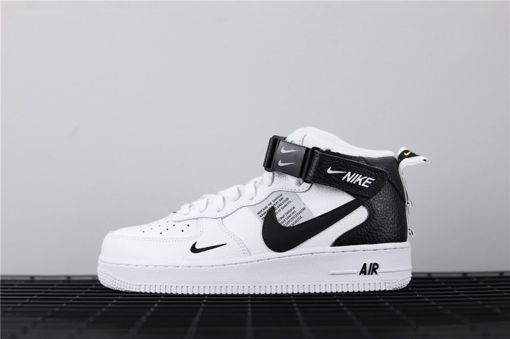 air force 1 mid 07 lv8 utility blanche et noire
