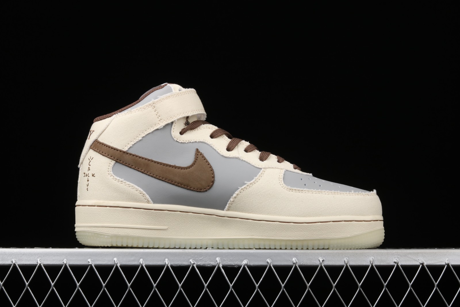 Nike air force 1 mid brun deals