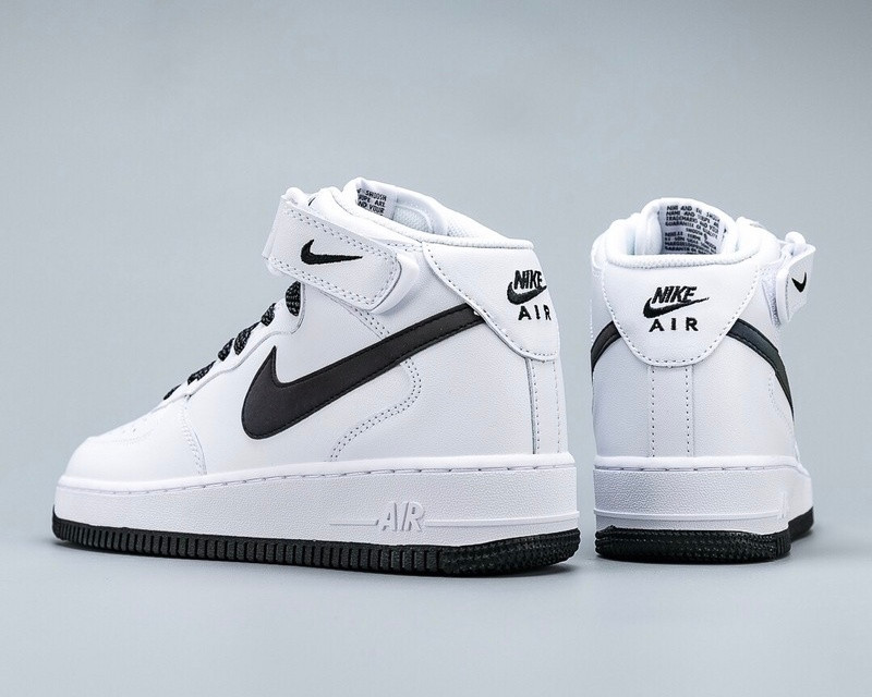 el producto COMME Nike Delfine EU 46 Black White - StclaircomoShops - Wmns  COMME Nike Air Force 1 Mid 07 LV8 White Black Running Shoes 366731 - 808