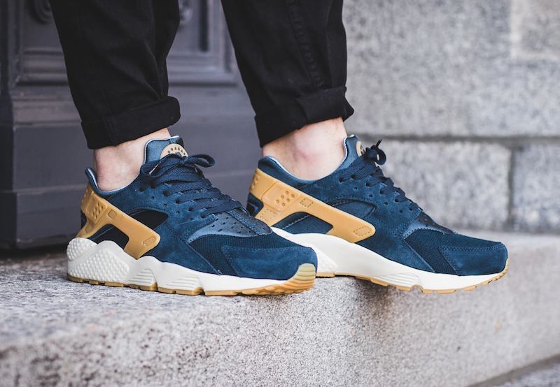 Nike huarache navy blue and yellow outlet