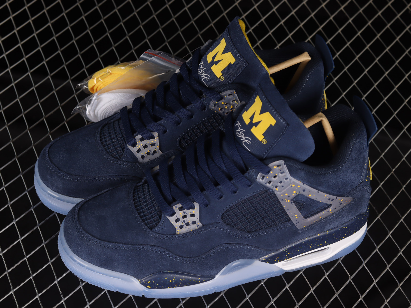 Nike air jordan 4 michigan sale pe