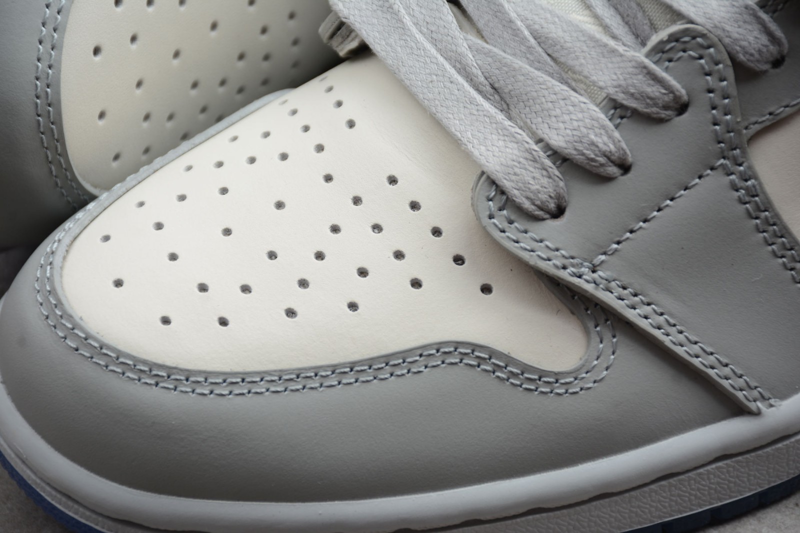 Cn8607 002 Jordan Mid X Dior Aj1 Dior Jordan Dior Resell Buy Dior