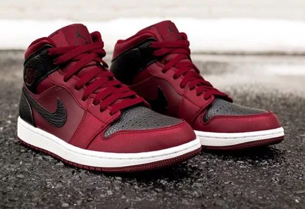 Retro Men Basketball Shoes Wine Red 
