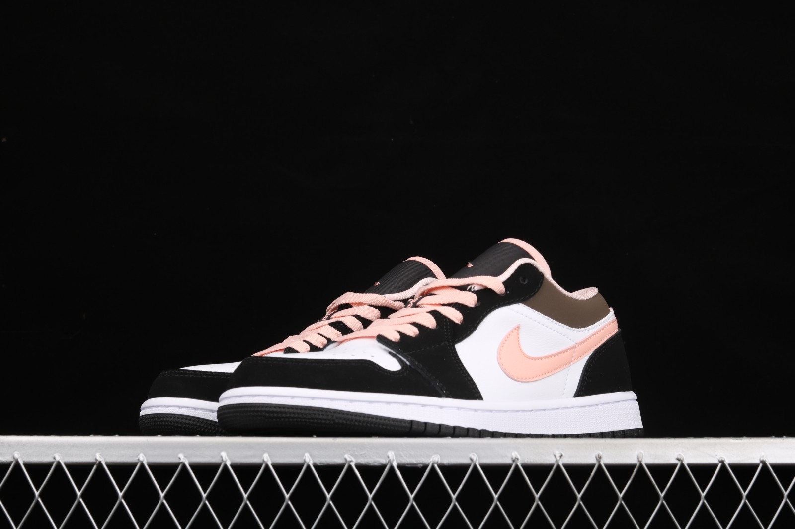 Jordan 1 black and peach online