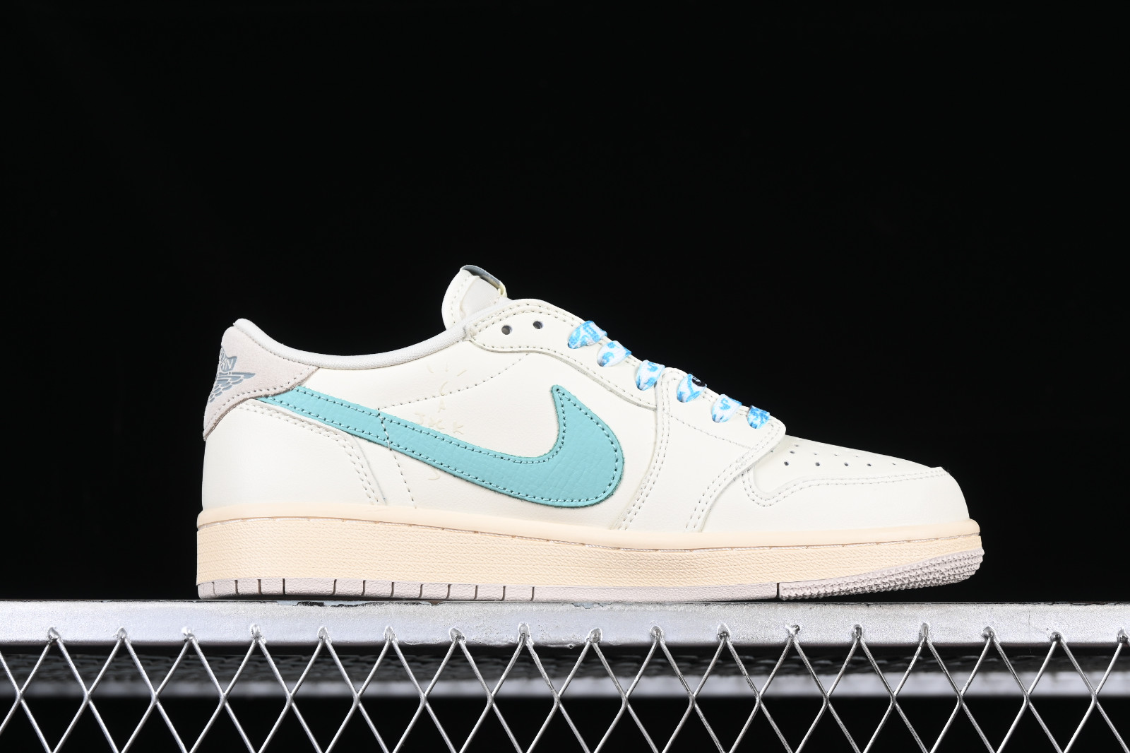 102 Library-urShops Travis Scott x Air Jordan Low OG SP