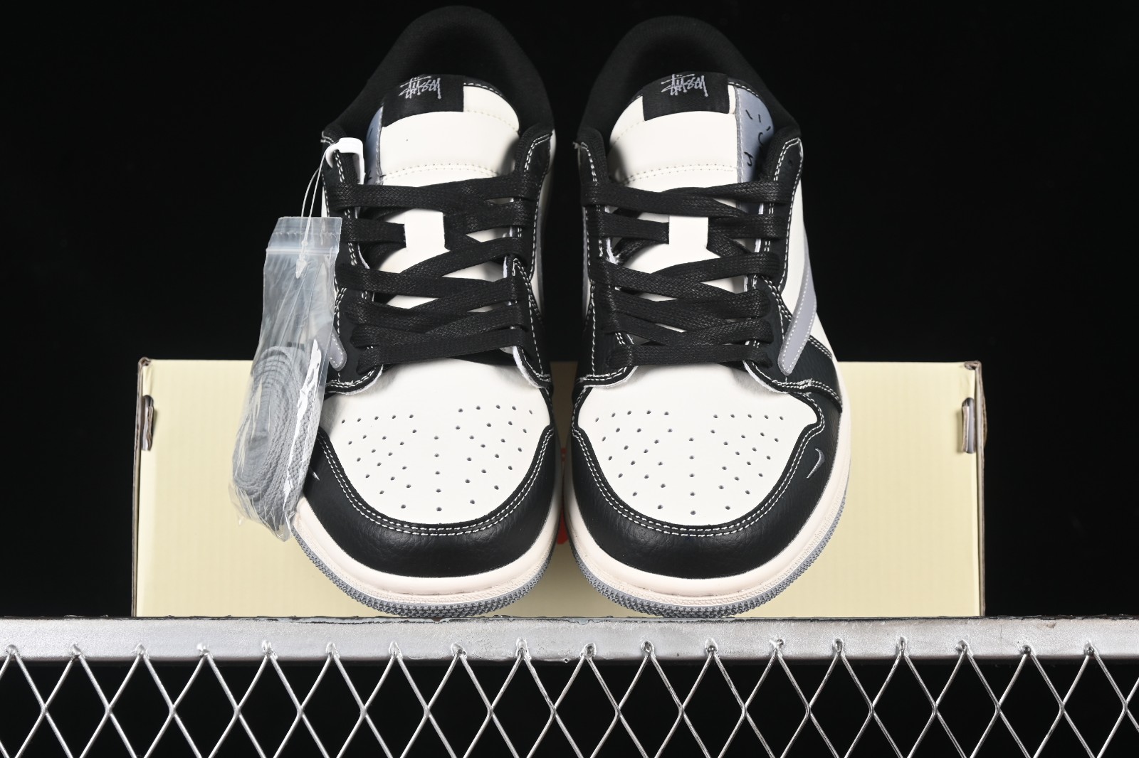 ダーリン Travis_Scott_x_Fragment_Design