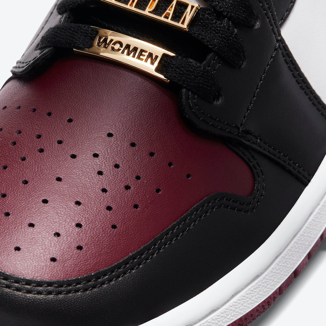 Air Jordan 1 Mid SE Gold Pendants Black 
