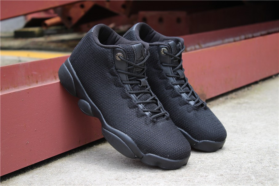 Jordan horizon low triple black clearance