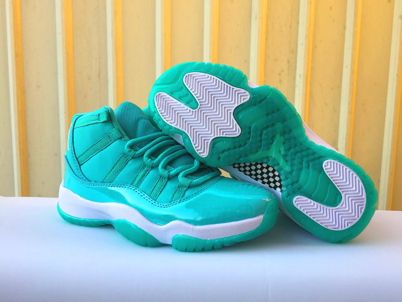 Nike Air Jordan XI 11 Retro Women 