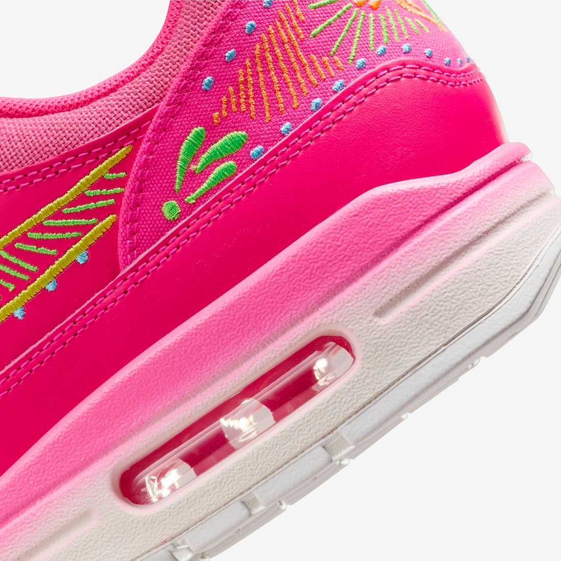Nike pink premium new arrivals air max dia trainers