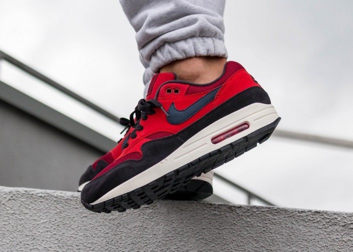 Nike Air Max 1 Red Crush Navy AH8145 Nike SB x Air Jordan 1 Low