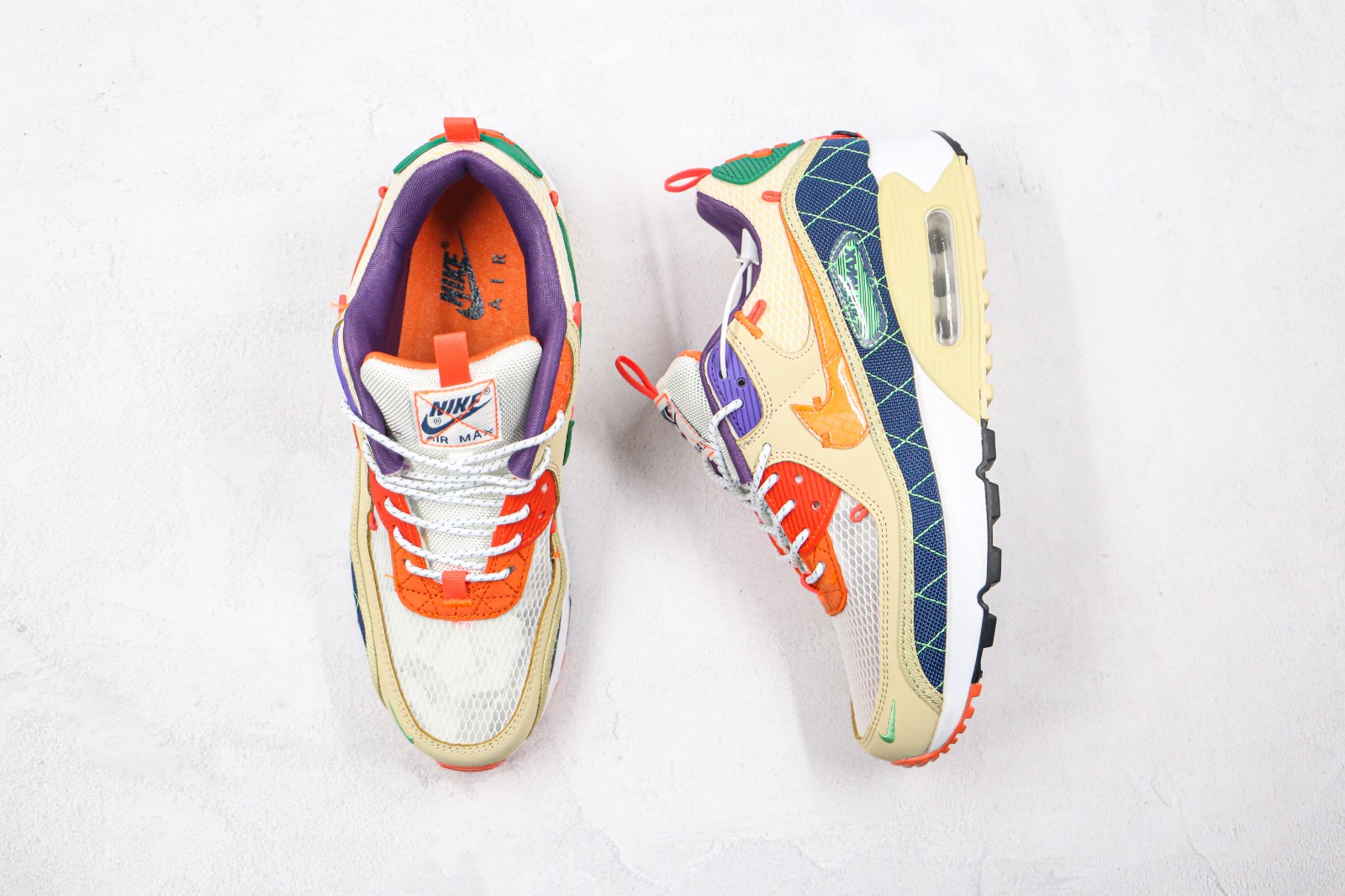 784 - Nike lv8 Air Max 90 Trail Team 