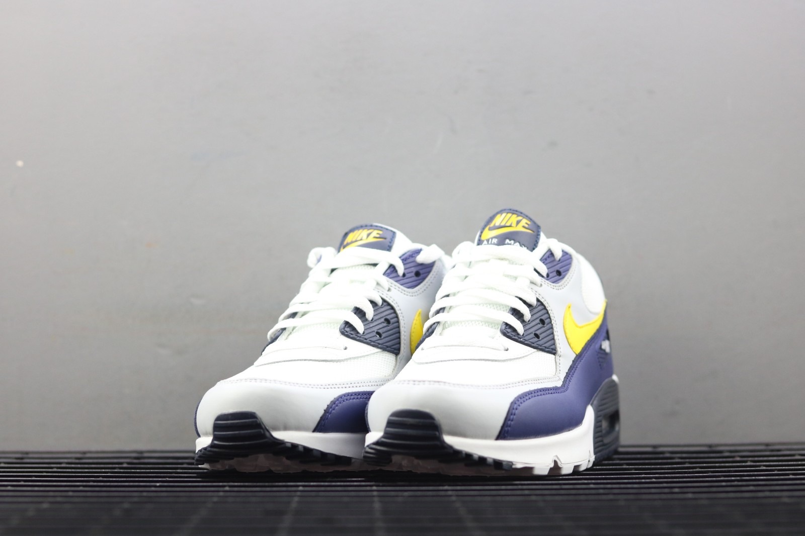 Nike air max sale 90 essential grey yellow
