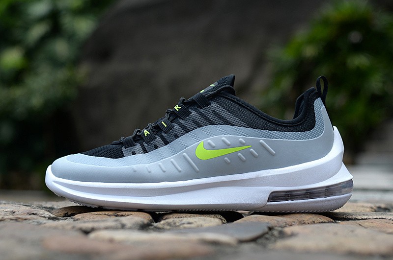 junior air max axis trainer