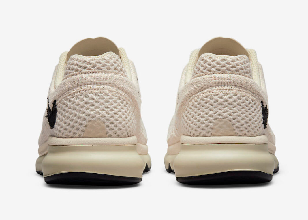 beige nike tennis shoes