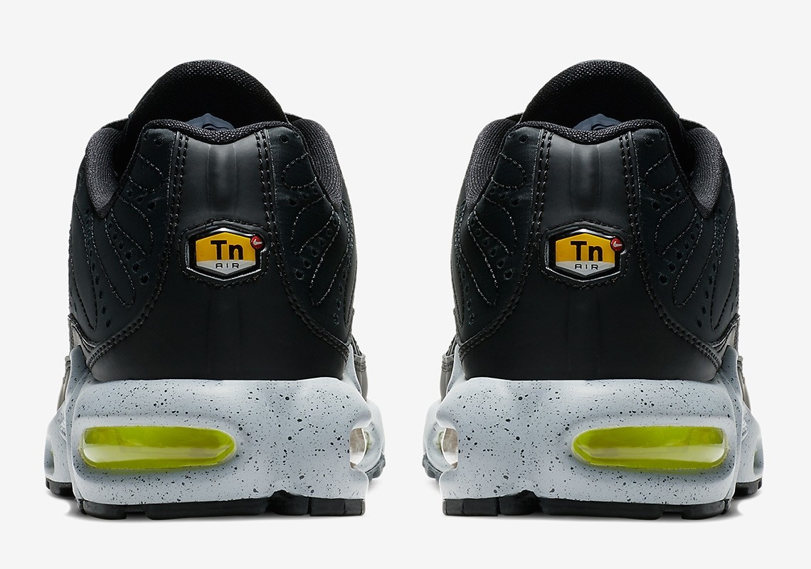 Nike air max plus prm black matte silver & volt deals