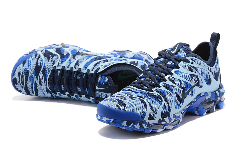Blue camo shop nike shoes