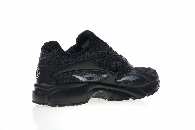 Supreme x nike zoom streak spectrum plus black top