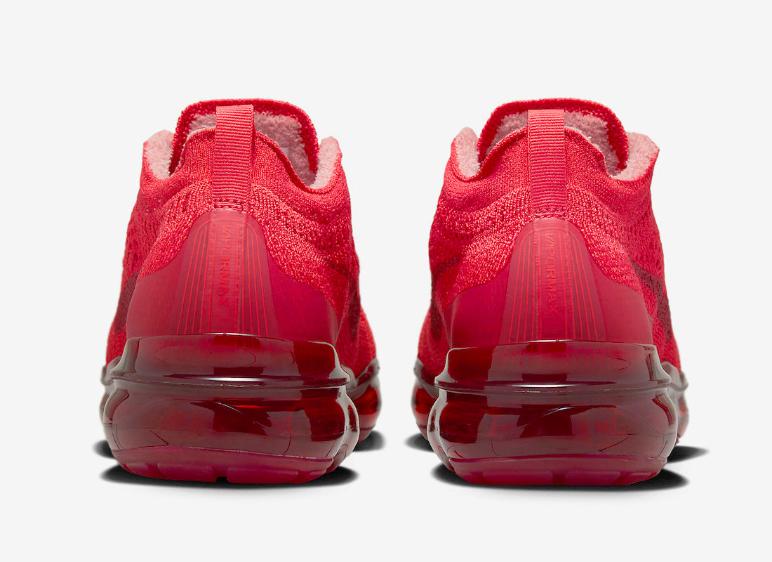 Nike vapormax triple on sale red