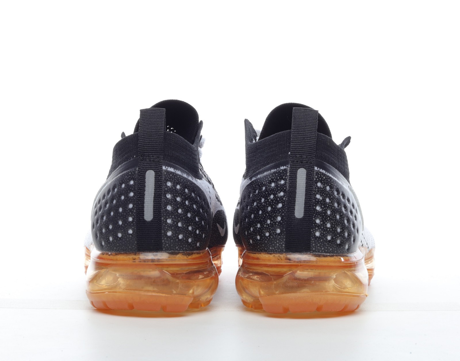 Black and shop gold vapormax 2