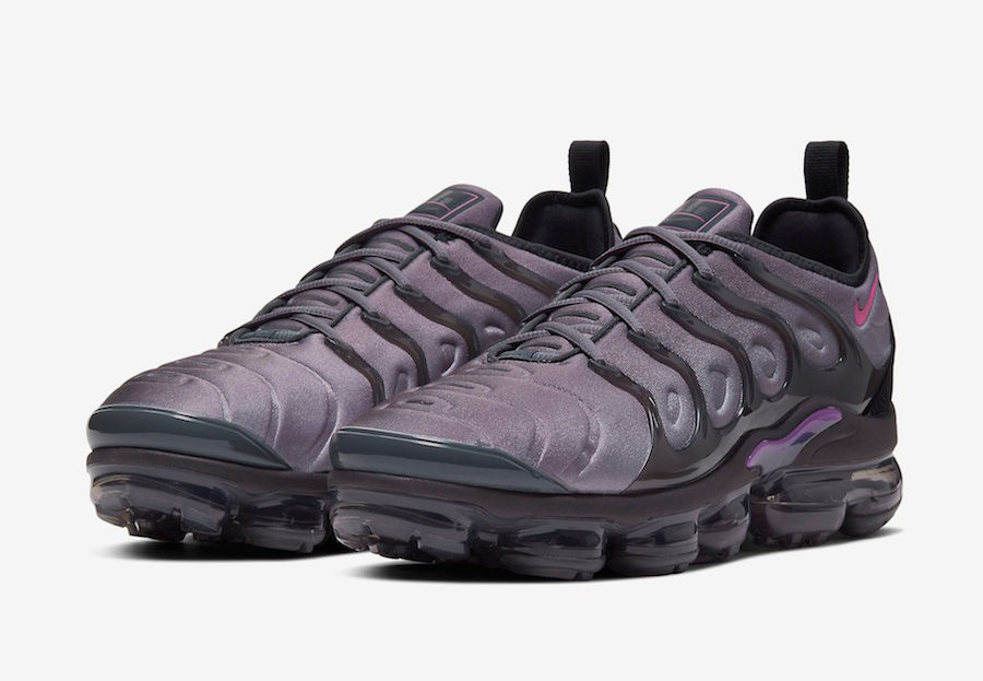 Nike vapormax plus metallic silver sale