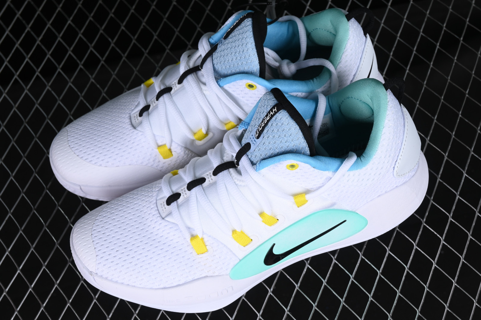 Nike hyperdunk blue and yellow hotsell